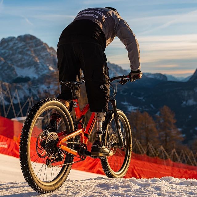 Una Gamba, una bici, una passione. by Alessandro Avigliano